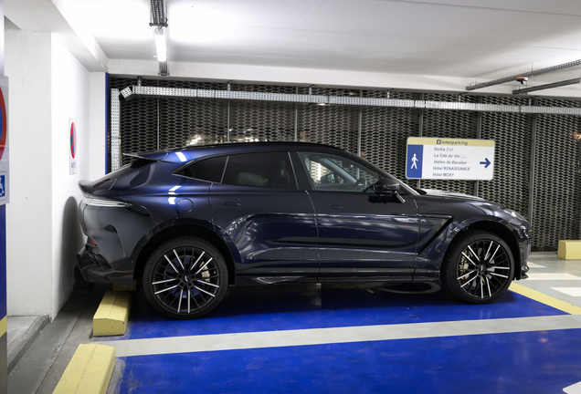 Aston Martin DBX707