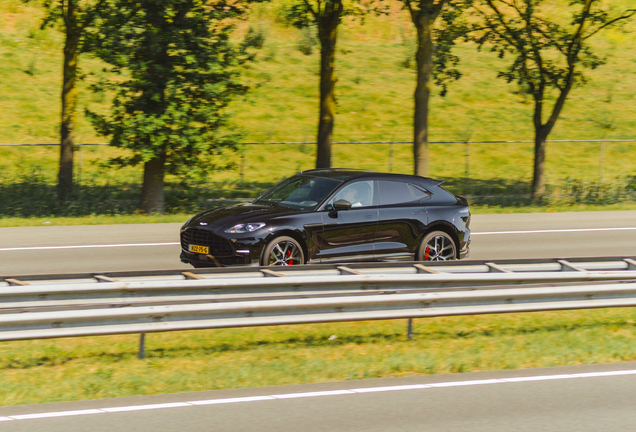 Aston Martin DBX707