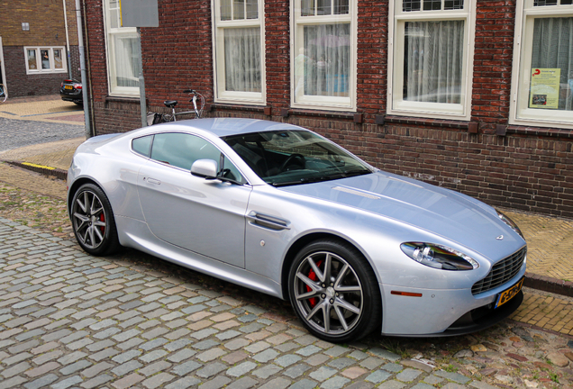 Aston Martin V8 Vantage 2012