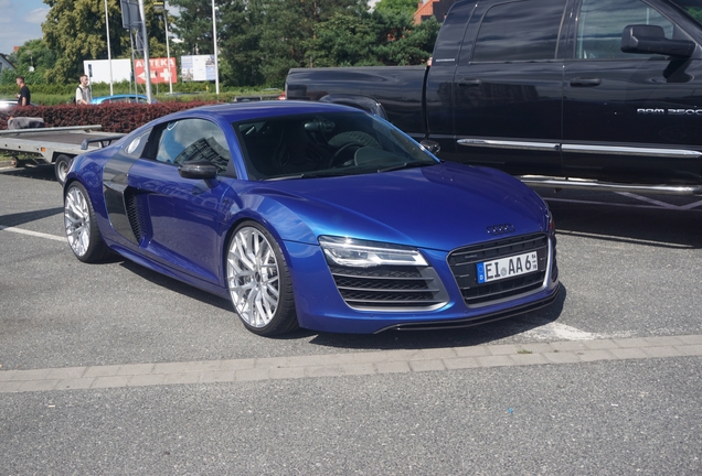 Audi R8 V10 Plus 2013