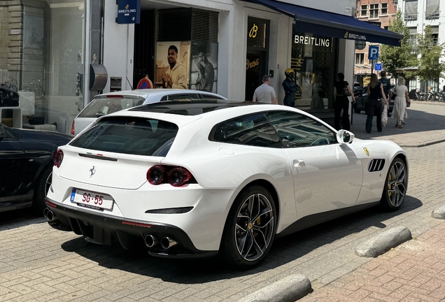 Ferrari GTC4Lusso T
