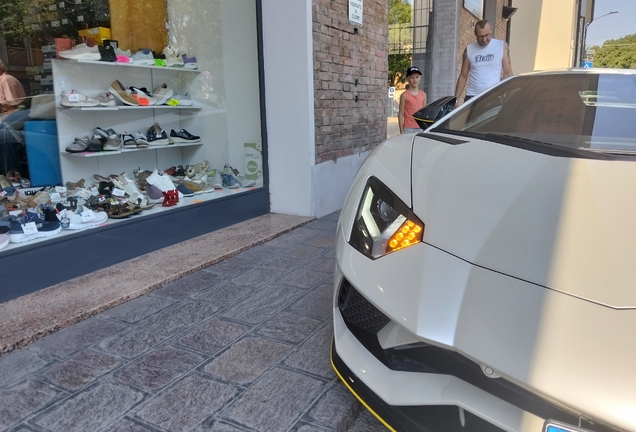 Lamborghini Aventador S LP740-4