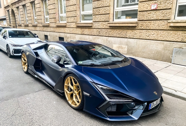 Lamborghini Revuelto