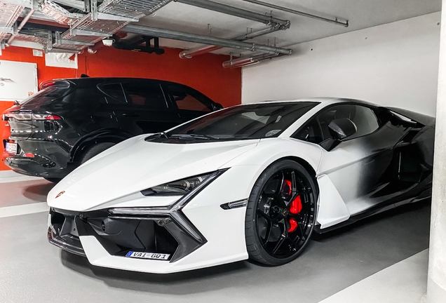 Lamborghini Revuelto