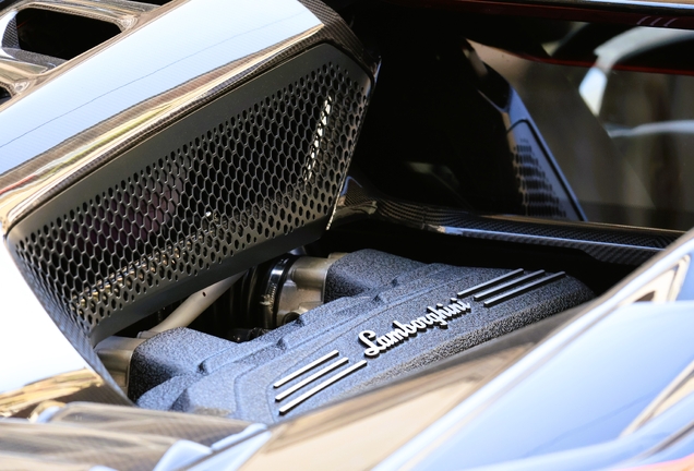 Lamborghini Revuelto