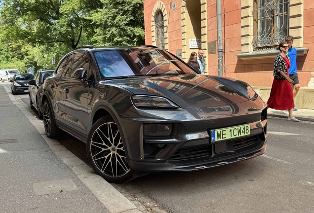 Porsche Macan EV Turbo