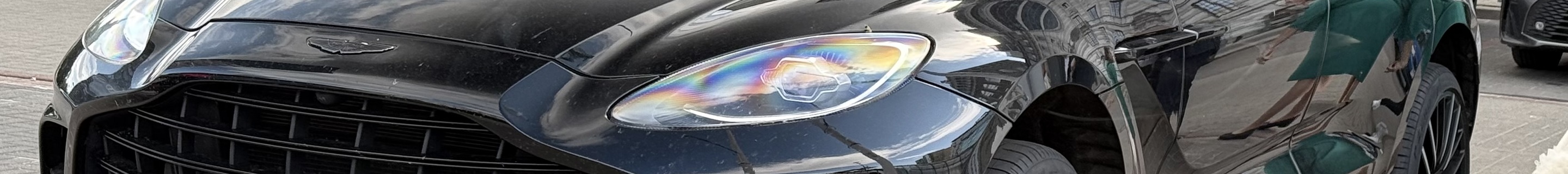 Aston Martin DBX707