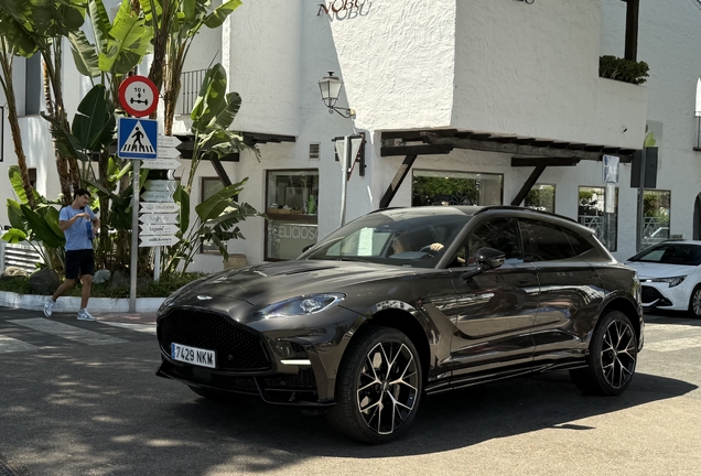 Aston Martin DBX S