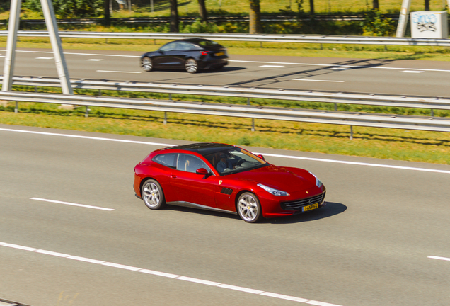 Ferrari GTC4Lusso T