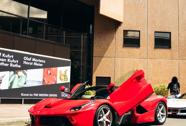 Ferrari LaFerrari Aperta