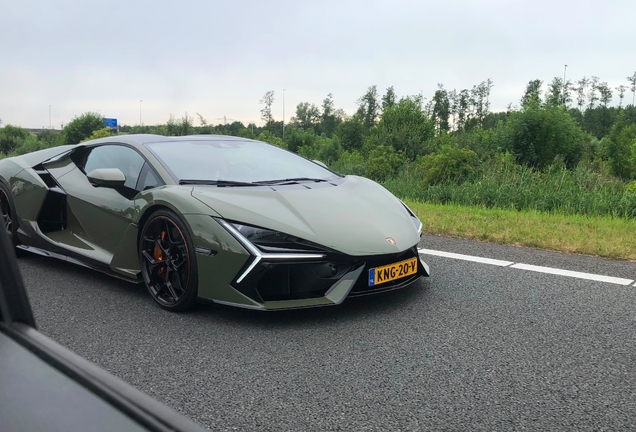 Lamborghini Revuelto
