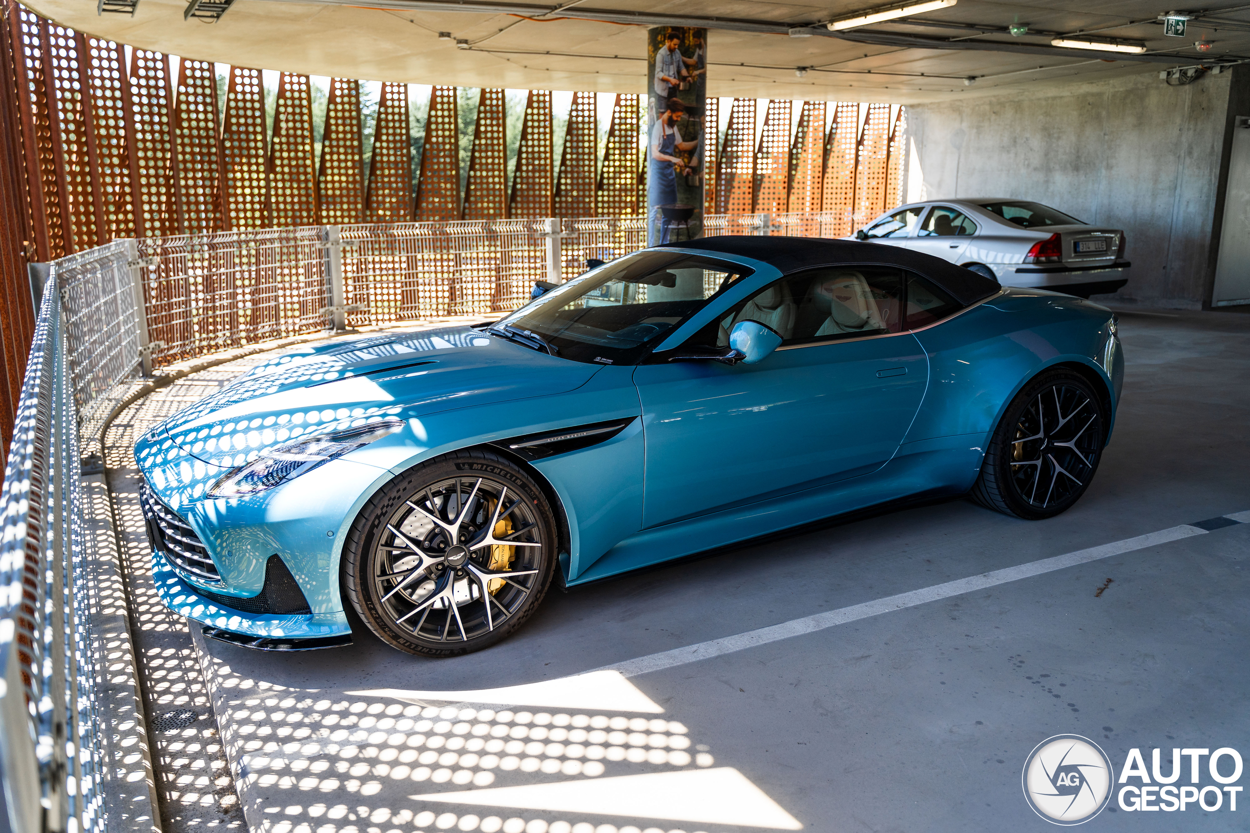 Aston Martin DB12 Volante