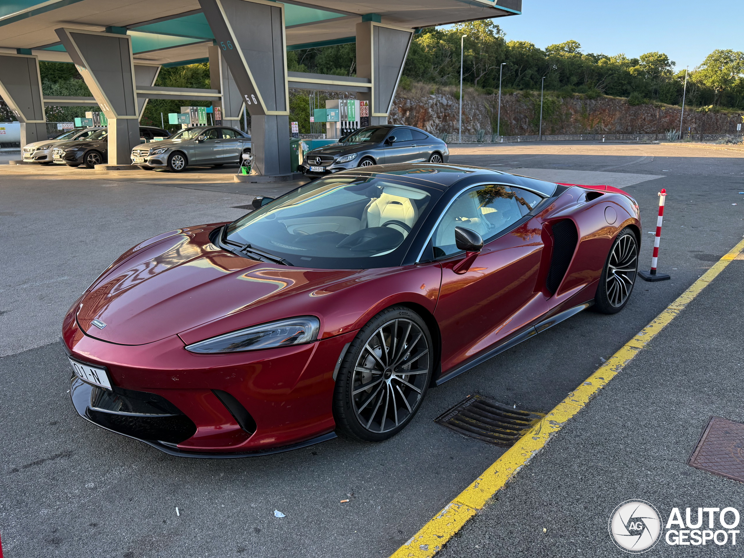 McLaren GT