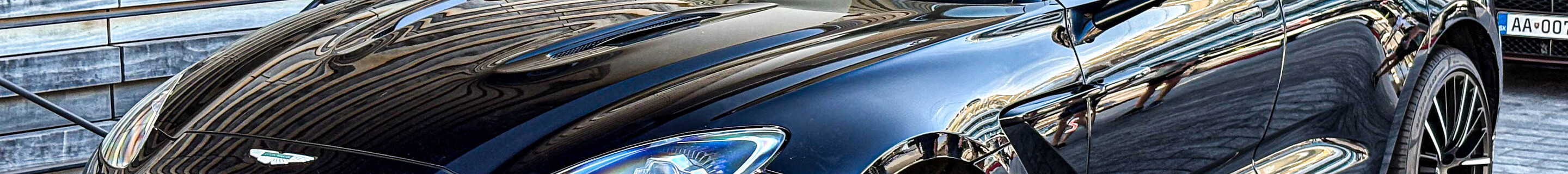 Aston Martin DBX S