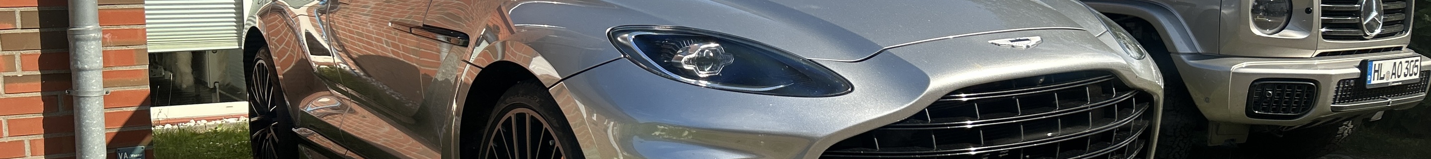 Aston Martin DBX707