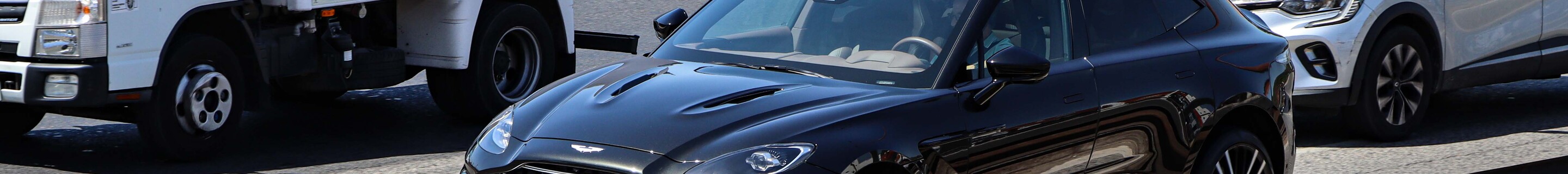 Aston Martin DBX707
