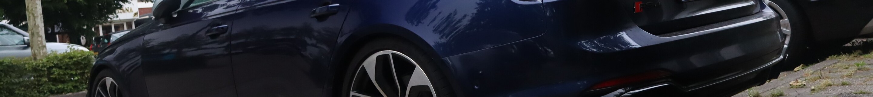 Audi RS4 Avant B9