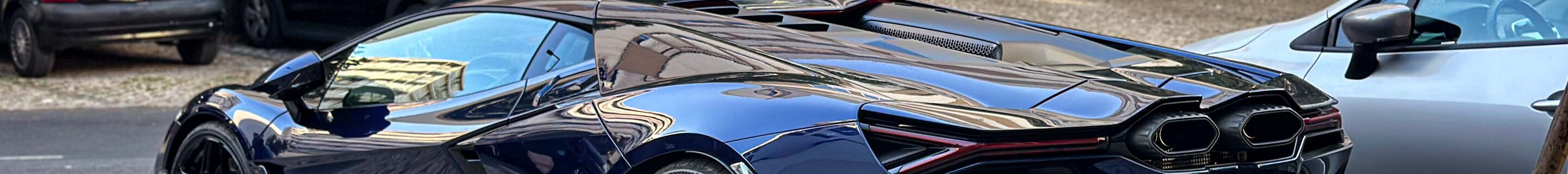 Lamborghini Revuelto