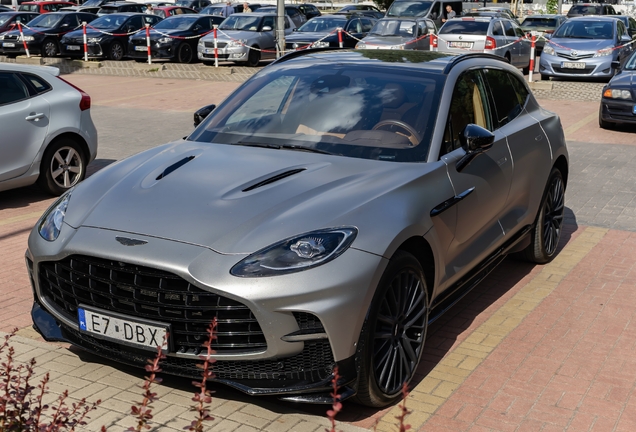 Aston Martin DBX707