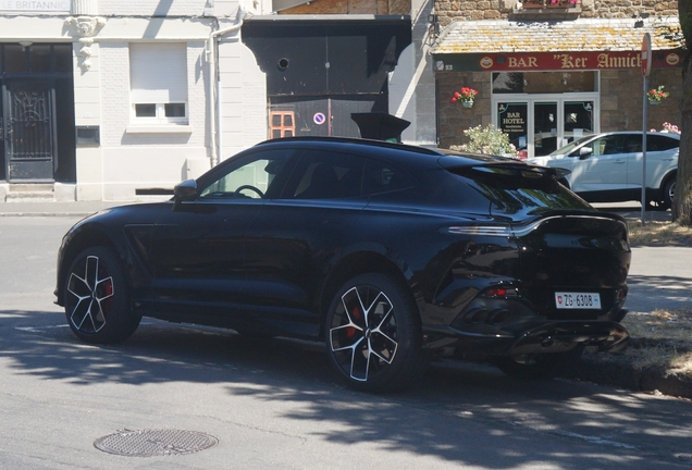 Aston Martin DBX707