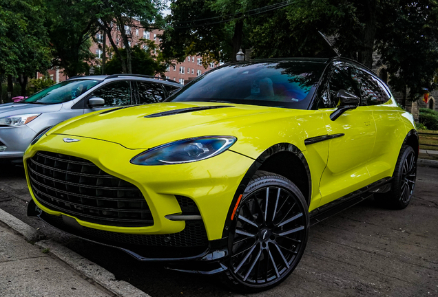 Aston Martin DBX707