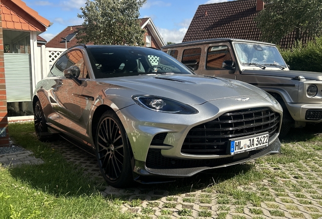 Aston Martin DBX707