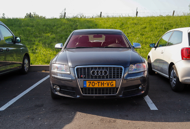 Audi S8 D3