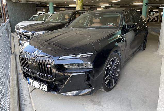 BMW M760e xDrive