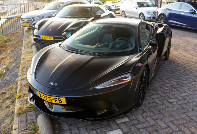 McLaren GT