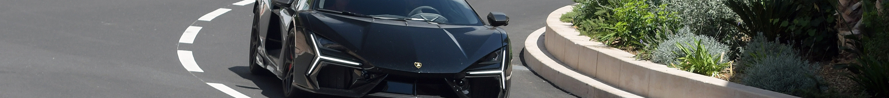 Lamborghini Revuelto
