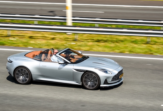 Aston Martin DB12 Volante