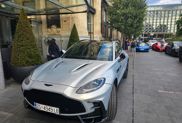 Aston Martin DBX S