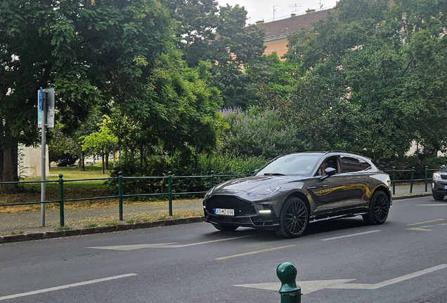Aston Martin DBX707