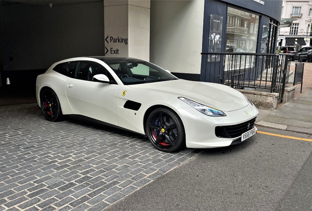 Ferrari GTC4Lusso