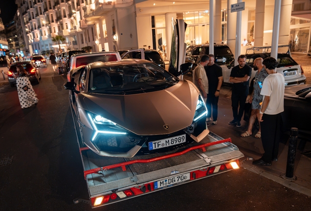 Lamborghini Revuelto