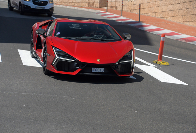 Lamborghini Revuelto