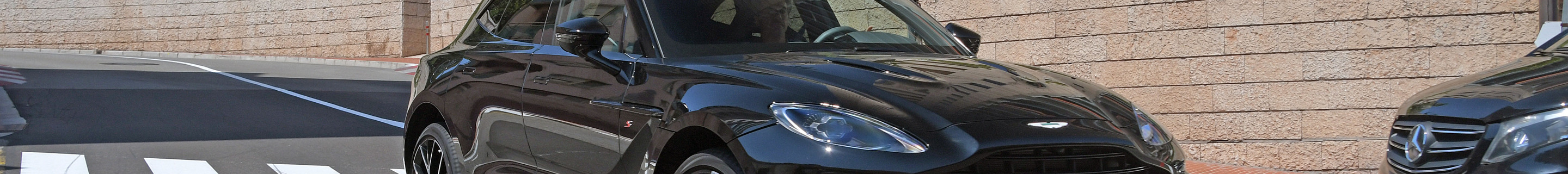 Aston Martin DBX S
