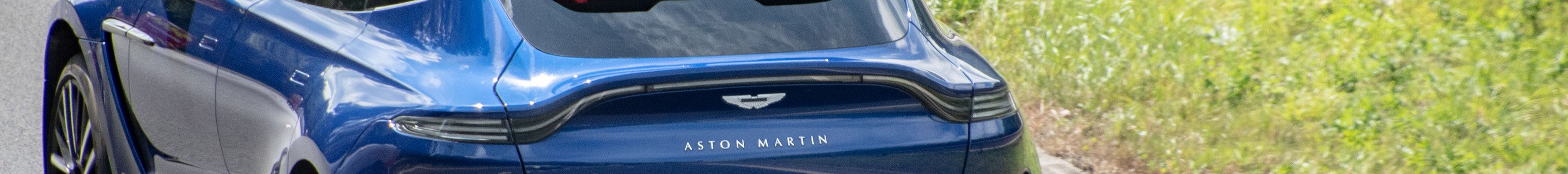 Aston Martin DBX707