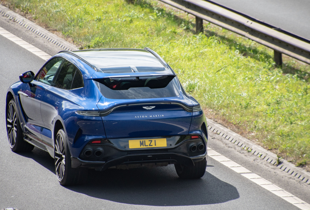 Aston Martin DBX707