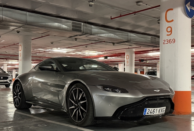 Aston Martin V8 Vantage 2018