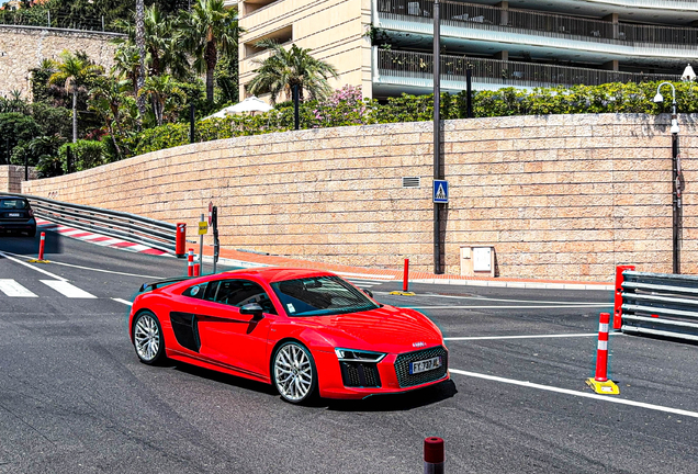 Audi R8 V10 Plus 2015