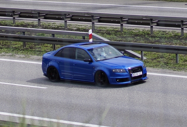 Audi RS4 Sedan