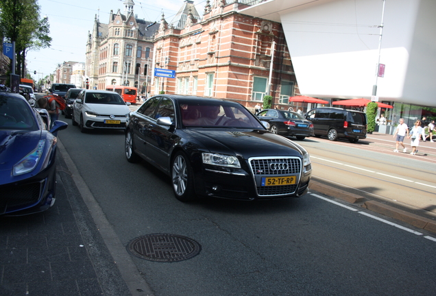 Audi S8 D3