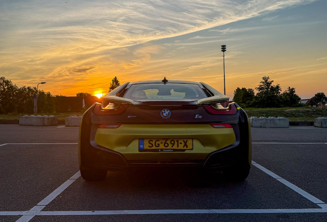 BMW i8 Protonic Frozen Yellow Edition