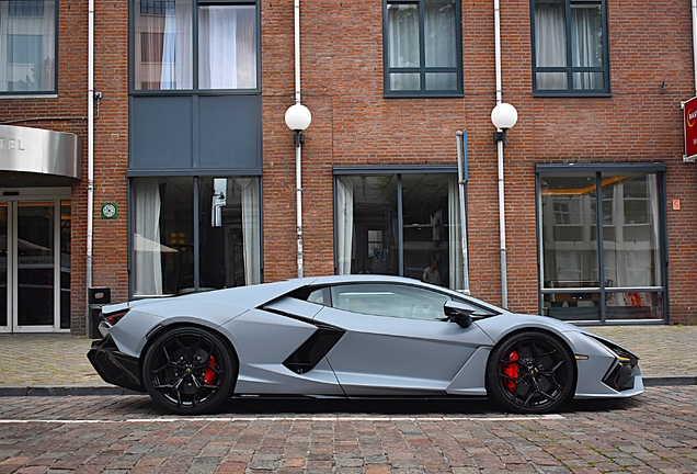 Lamborghini Revuelto