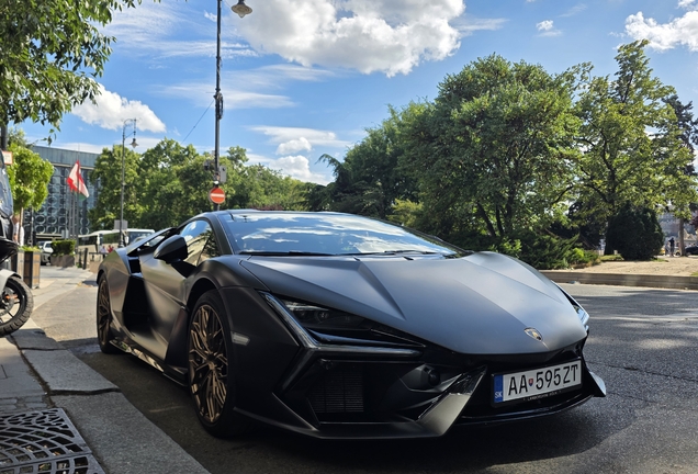 Lamborghini Revuelto