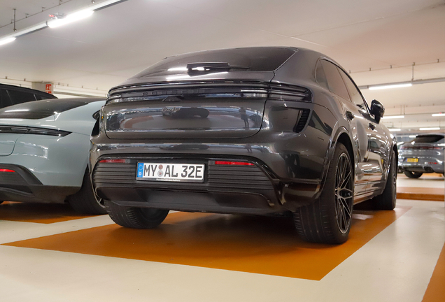 Porsche Macan EV Turbo