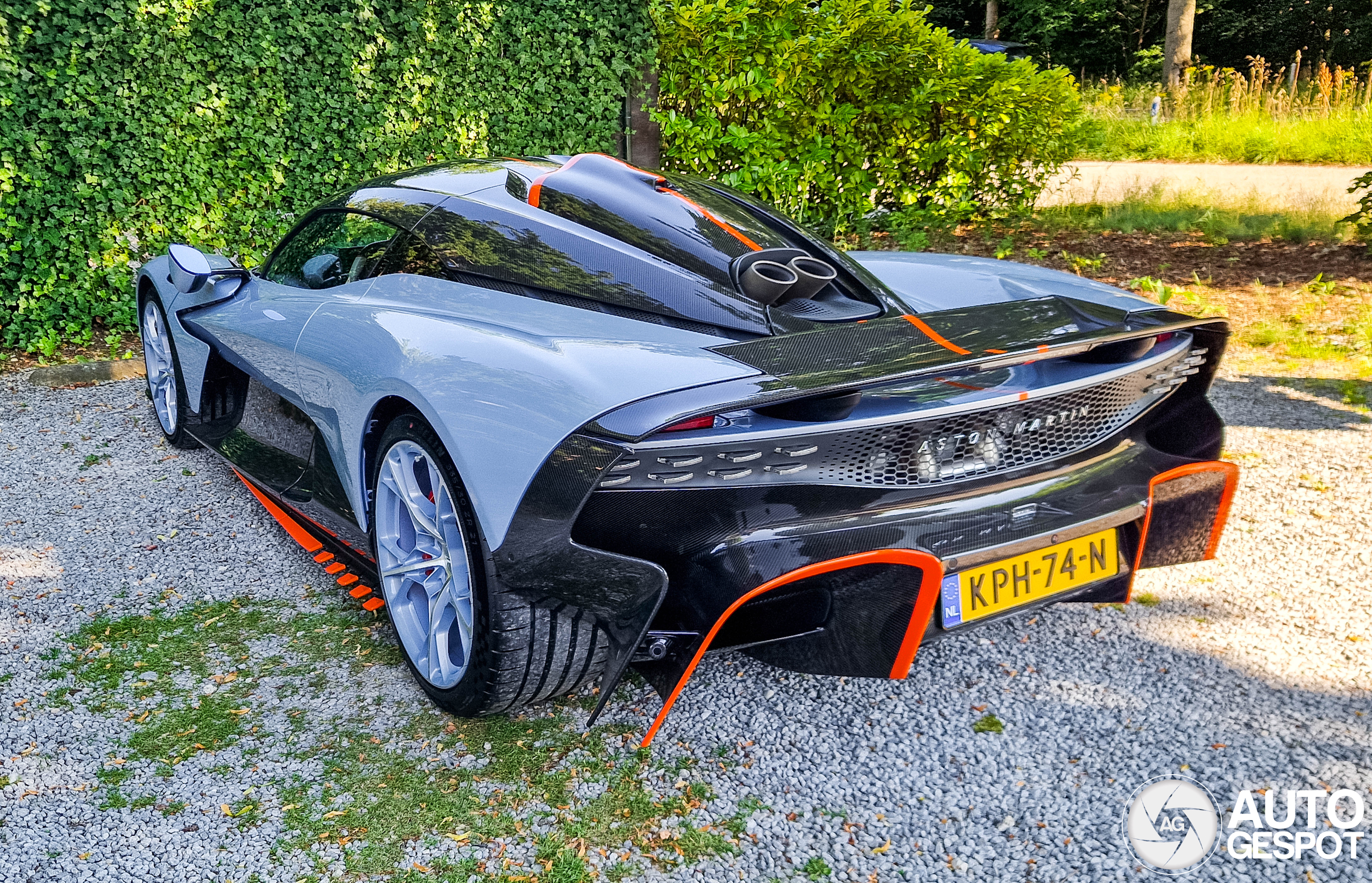 Lekker op gele platen: Aston Martin Valhalla