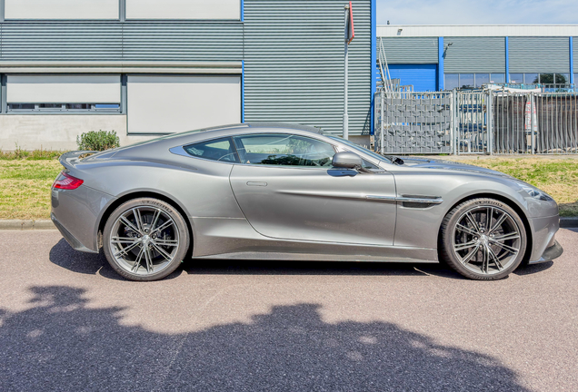 Aston Martin Vanquish 2013