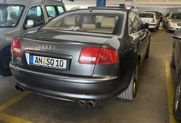 Audi S8 D3